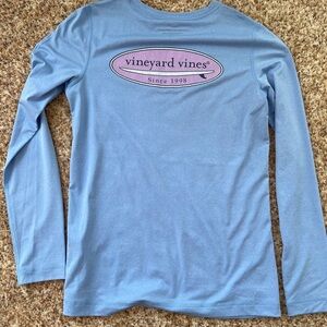 Women’s Vineyard Vines size XXS long sleeve performance shirt. Never Worn.